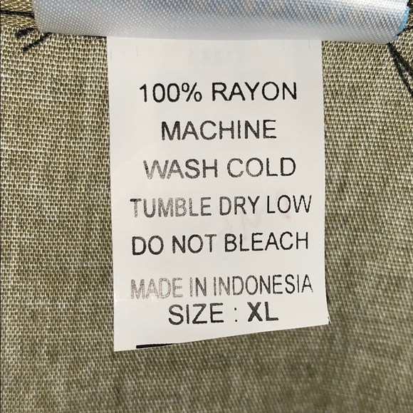 💚 Men’s Buttoned Down Dress Shirt. - Picture 6 of 8